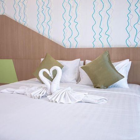 42C The Chic Hotel Накхонсаван Экстерьер фото