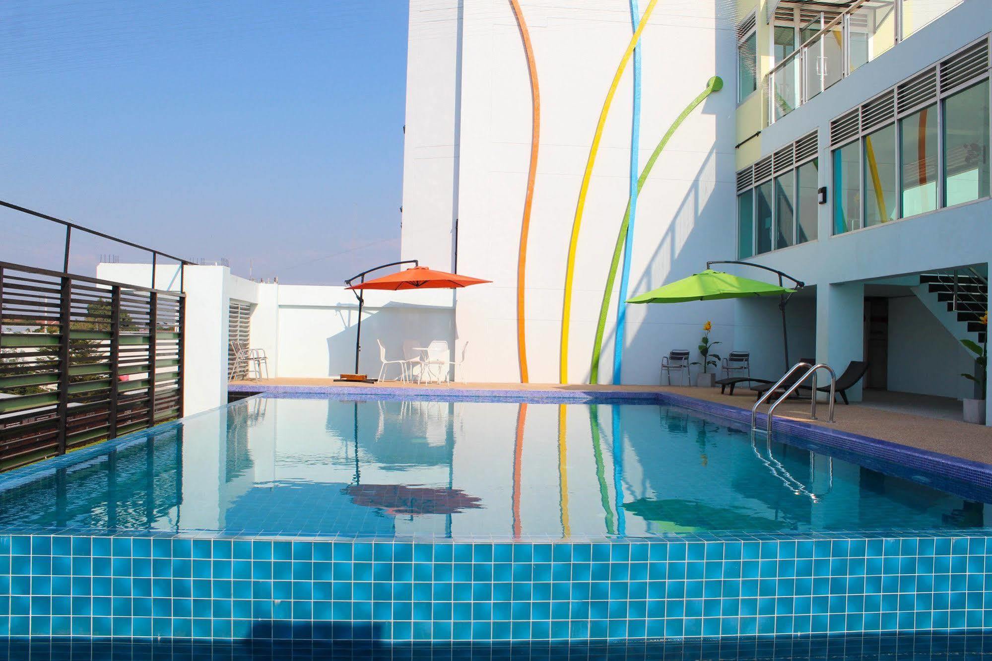 42C The Chic Hotel Накхонсаван Экстерьер фото
