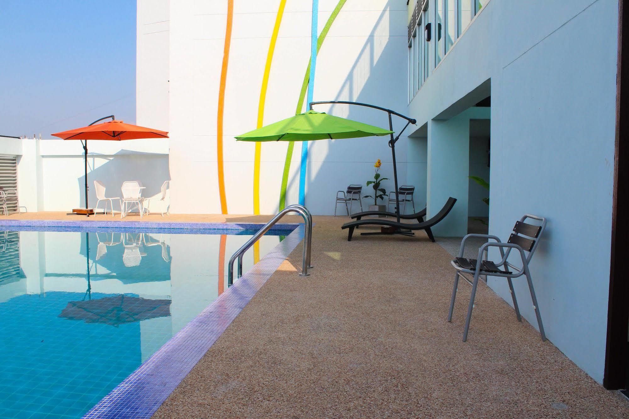 42C The Chic Hotel Накхонсаван Экстерьер фото