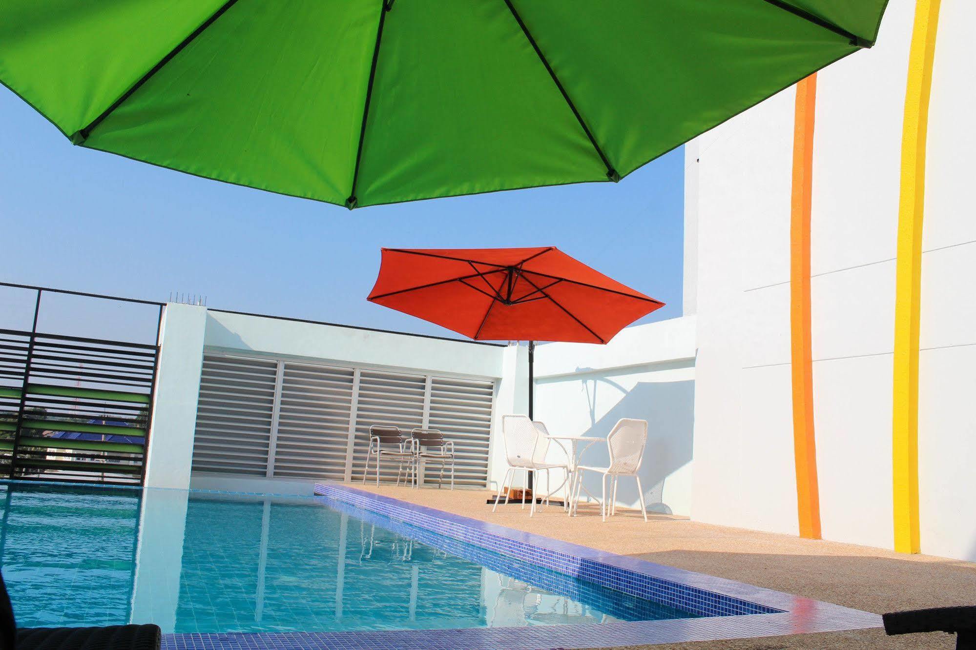 42C The Chic Hotel Накхонсаван Экстерьер фото